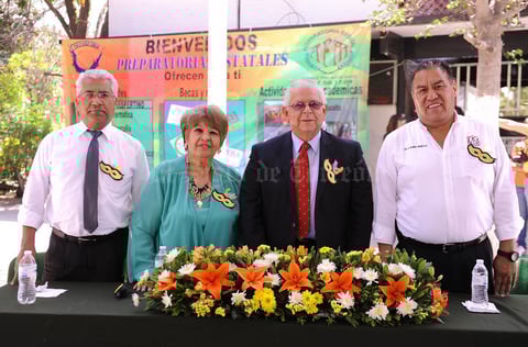 30042017 EVENTO ESCOLAR.  Sexta Feria Científica y emprendedora A.F.M. Carnaval 2017 de la Esc. Preparatoria Alicia Fierro de Méndez. En la fotografía: Ing. Luis Jáquez Barbosa, Profra. Imelda Muñoz Reyes, Ing. Julio Alberto Castañeda Castañeda y Lic. Jesús Alberto Trujillo Bañuelos.