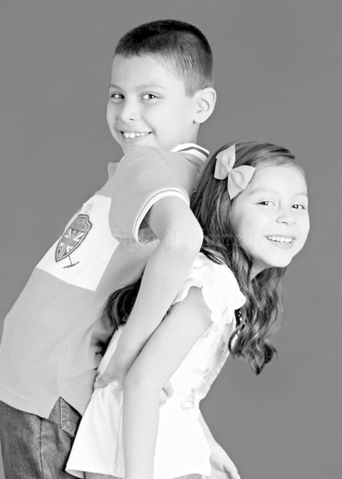 30042017 Andrea Romina y Eduardo Alberto Niño Gutiérrez celebrando su niñez.