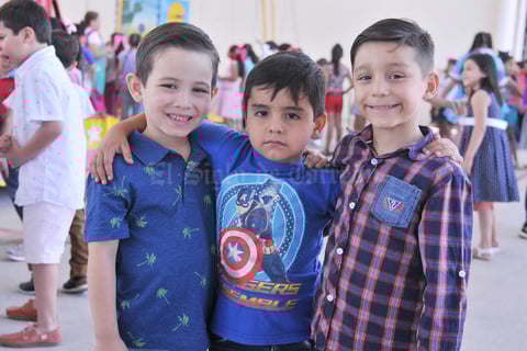 30042017 Ana Sofía, Renata y Fernando.