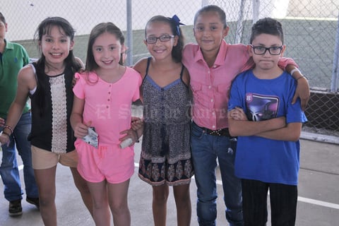 30042017 Ana Cecy, Regina, Valeria, Dana y Román.