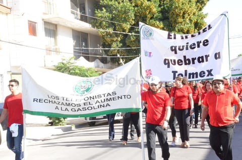 Con pancartas en mano, recorrieron las calles del Centro.
