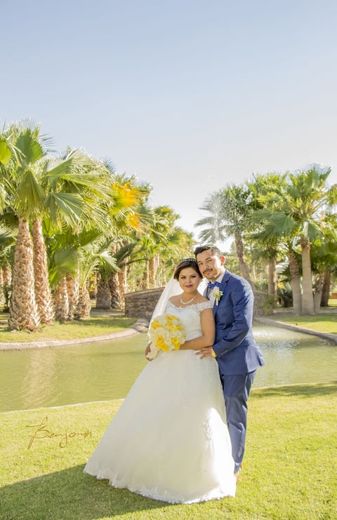 30042017 Esthela Rojas Calvillo y Lic. Jesús Vega Bañuelos contrajeron nupcias con una ceremonia en la Iglesia Apostólica de la Fe en Cristo Jesús el 24 de marzo a cargo del Pastor Rev. David Martínez.- Benjamín Fotografía.