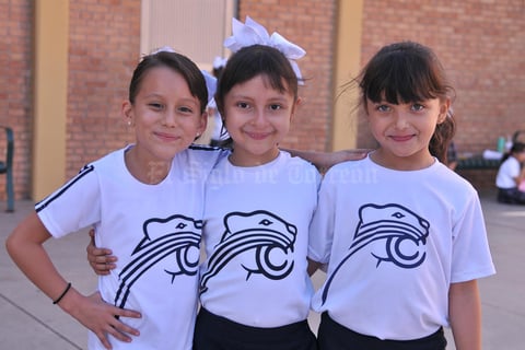 01052017 Regina, Yelena, Isabela.