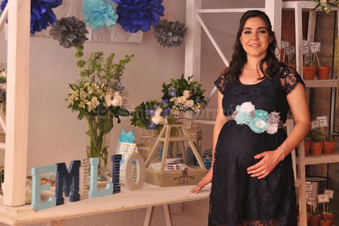 02052017 SERá MAMá.  Mónica Ramírez el día de su baby shower, al que acudieron sus amigas cercanas y familiares.
