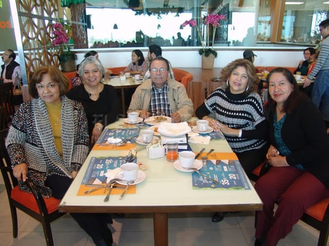 04052017 Paty, Imelda, Gerardo, Delia y Ángeles.
