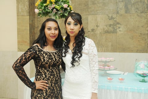 06052017 SE DESPIDE DE SU SOLTERíA.  Jenny González Puebla con su hermana, Claudia Vázquez.