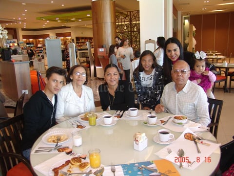 06052017 EN FAMILIA.  Manolo, Mary, Perla, Paula, Karla, Alberto y Regina.