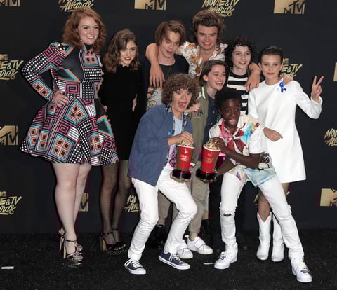 Esta es la primera vez que en los premios se incluye la categoría de televisión y es así como la producción de Netflix, Stranger Things, logró quedarse con dos de los galardones en las categorías de Actor de un show de televisión y Show del año.