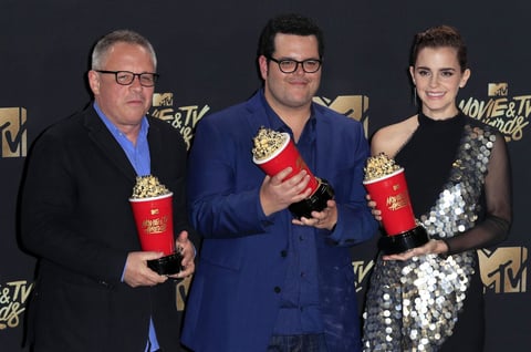 Emma Watson agradeció que en estos reconocimientos, otorgados por los millennials, se dejara atrás la separación de las categorías por sexo, para así lograr una dinámica más incluyente.