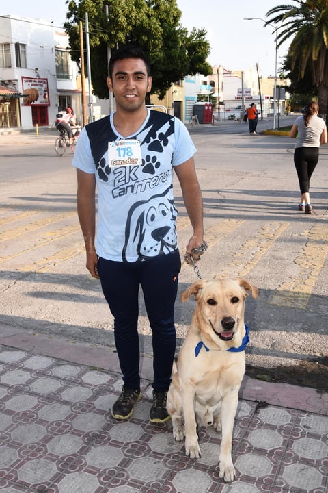08052017 PASEO COLóN.  Bryan con 'KImbo'.