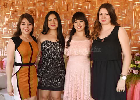 07052017 POR CASARSE.  Avelaura Barrón Garay en la despedida de soltera que se le organizó por parte de Laura Garay y Cony Balderas por su matrimonio con Alejandro Carrillo.