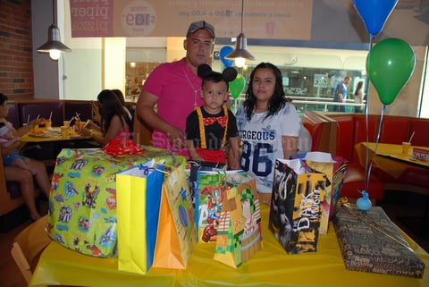 07052017 FELIZ CUMPLEAñOS.  Reendy Tavares Juárez y Alejandra Rodríguez Castillo con su hijo, Yadiel Aarón Tavares Rodríguez, quien cumplió tres años de vida.