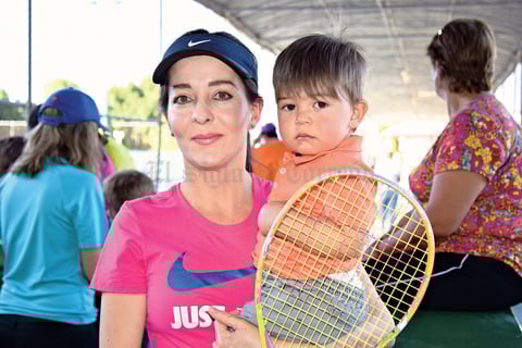 07052017 EN TORNEO DE TENIS.  Iliana y Santiago.