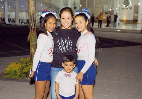07052017 EN RECIENTE EVENTO.  Mariel, Adriana, Michelle y Óscar.