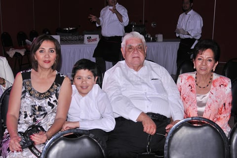 07052017 Cecilia, Ángel, Eduardo y Ana María, la Primer Reina de la Feria.