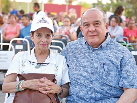 07052017 EN PAREJA.  Cecilia y Ricardo Cisneros.