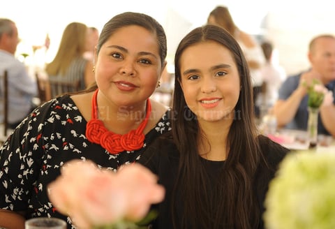 09052017 Mary Tere con su hija, Mary Tere.