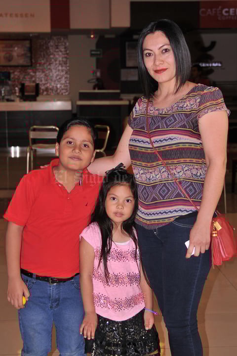 09052017 Jorge Adrián, María Fernanda y María Fernanda.