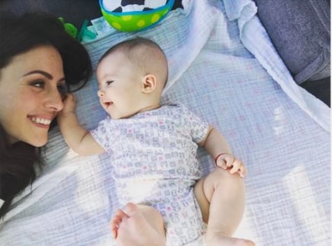 La actriz Zuria Vega celebrará por primera vez su día junto a su pequeña Lúa, producto de su relación con el actor Alberto Guerra.
La hija del fallecido Gonzalo Vega trajo al mundo a Lúa el 11 de enero, un día después del cumpleaños de Zuria.