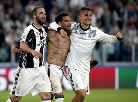 El campeón de Itaia venció 2-1 al Mónaco con goles de Mandzukic y del brasileño Dani Alves.
