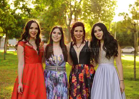 10052017 EN FAMILIA.  Mónica Santillán con sus hijas, Alicia, Mónica y Marina Galindo Santillán.