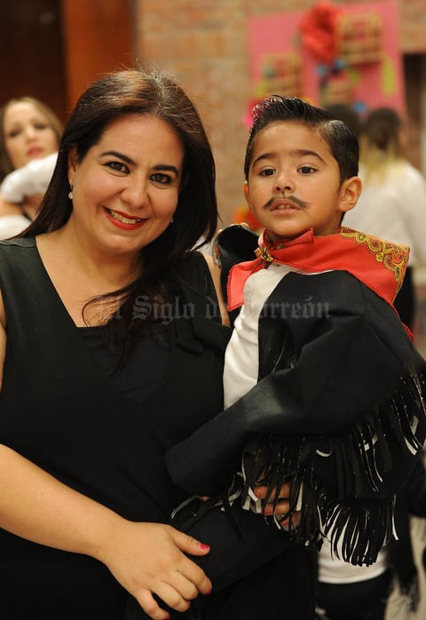 10052017 Rosario con su hijo, Luis David.