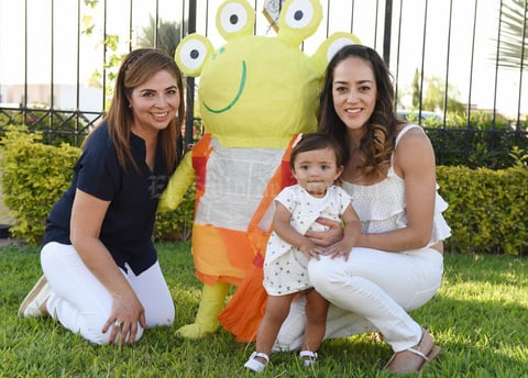 10052017 TRES GENERACIONES.  Victoria Armendáriz, Dennis Roig y Sara Francia.