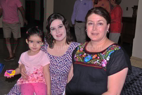 10052017 EN CONCIERTO.  Aurora, Perla y Perla.