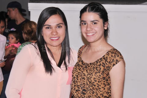 12052017 MUY CONTENTAS.  Dulce y Leslie.