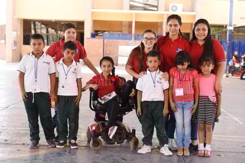 12052017 COMPARTEN GRANDES MOMENTOS.  Dilan, Alán, Alejandra, Ever, Didi, Karenny, Maritere, Alexa, Montse y Edwin.