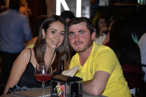 12052017 DE PASEO.  Andrea y Roberto.