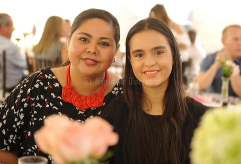 Mary Tere con su hija, Mary Tere
