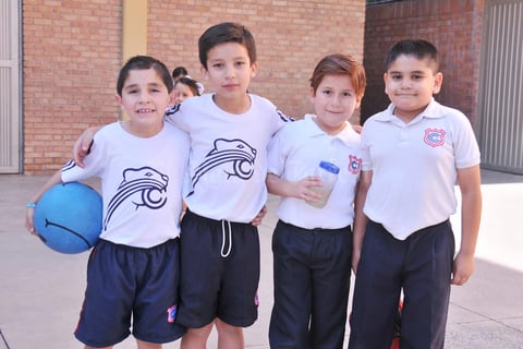 13052017 EN EL COLE.  Matías, Nacho, Aldo y Gael.