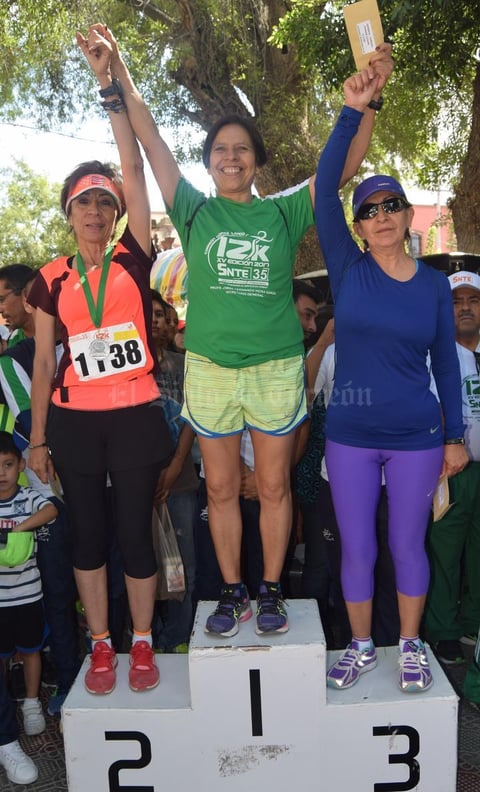 15052017 Maestras de la Categoría Veteranos Plus: Primer lugar, Florencia Martínez. Segundo lugar, Martha Rodríguez. Tercer lugar, Argelia Ramírez.