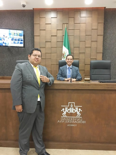 14052017 Por segundo año consecutivo, el Mtro. en Administración, Luis Fernando Hernández Rivera, participó como encargado de sala, en compañía del Mtro. en Derecho, Héctor Guillermo de la Cruz Cortez, y estudiantes de la Licenciatura en Derecho en la Sala de juicios orales de la Universidad Iberoamericana.