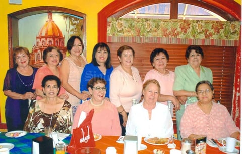 15052017 EN EL CUMPLE DE GLORIA.  Ángeles, Socorro, Mayela, María Elena, Marce, Lety, Anita, Rosa Velia, Cuquita y Lety con Gloria.