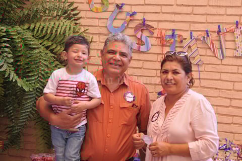 14052017 FELICES.  Gustavo, Jaime René y María del Pilar.