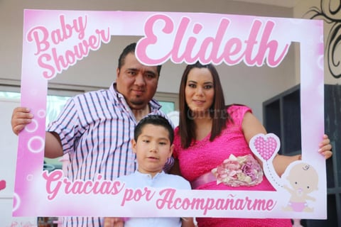 14052017 SERá NIñA.  Elideth Díaz de Galván acompañada de su esposo, José Guadalupe Galván, y su hijo, Emiliano, en el baby shower que se le organizó con motivo del nacimiento de su bebé.