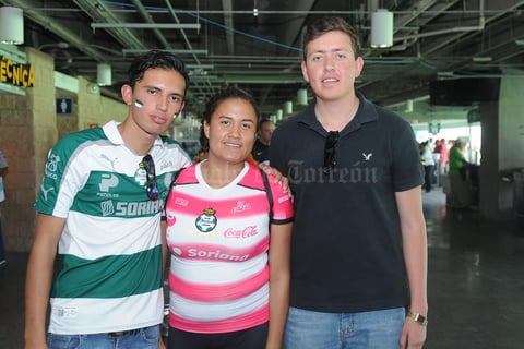 16052017 EN EL FUT.  Luis, Johana y César.