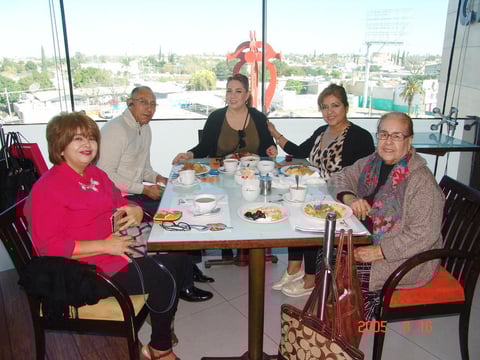 16052017 Antonia, Paco, Nellie, Luisa y Antonia.
