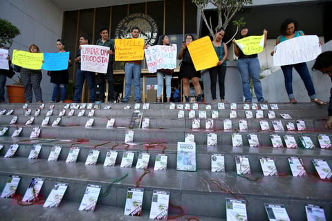 Reporteros, fotógrafos y camarógrafos trabajaron para formar el mensaje.