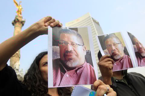 El mensaje fue reforzado con fotografías de los periodistas asesinados en las últimas semanas.