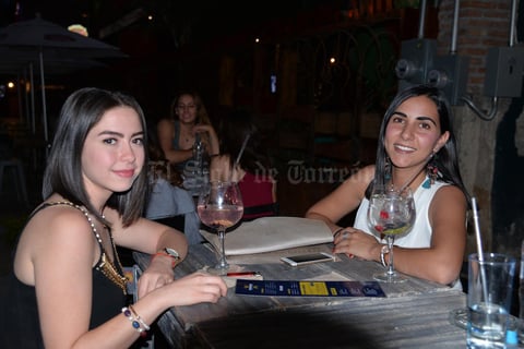 18052017 AMIGAS.  Andrea y Natalia.