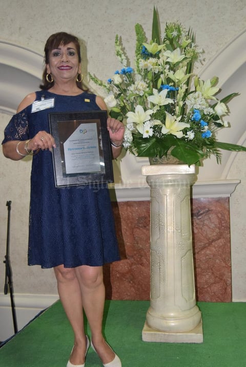 18052017 Livia Yolanda Valtierrez cumplió 40 años de servicio.