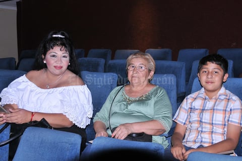 18052017 Miriam, María de Jesús y Flavio César.