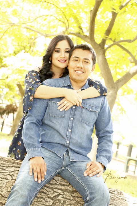 19052017 Brenda Gabriela Manzur Iñiguez y Juan Gabriel Santos Villanueva, unirán sus vidas hoy  en matrimonio. Presentes estarán sus padres, Gabriela Iñiguez de Martínez y Abel Martínez; María Angelina Villanueva Ávalos y Gabriel Santos Sánchez. Posteriormente amigos y familiares de los novios se darán cita en punto de las 20:00 hrs. en el Casino La Española.