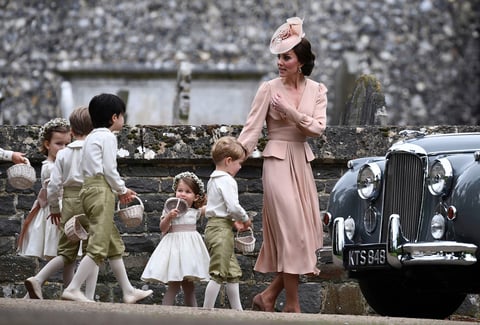 Pippa Middleton acaparó los reflectores durante la boda de su hermana Kate en 2011 cuando fue la encargada de llevar la cola del vestido de su hermana. Los ojos del mundo se fijaron en el ajustado vestido que le hacía lucir su entallada silueta.