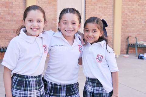 20052017 MUY LINDAS.  Carolina, Sofía y Camila.