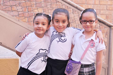 20052017 EN EL COLE.  Luisa, Melissa y Ana Paola.