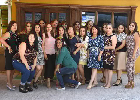 21052017 CELEBRAN EL DíA DE LAS MADRES.  Compañeras de una empresa gasera.